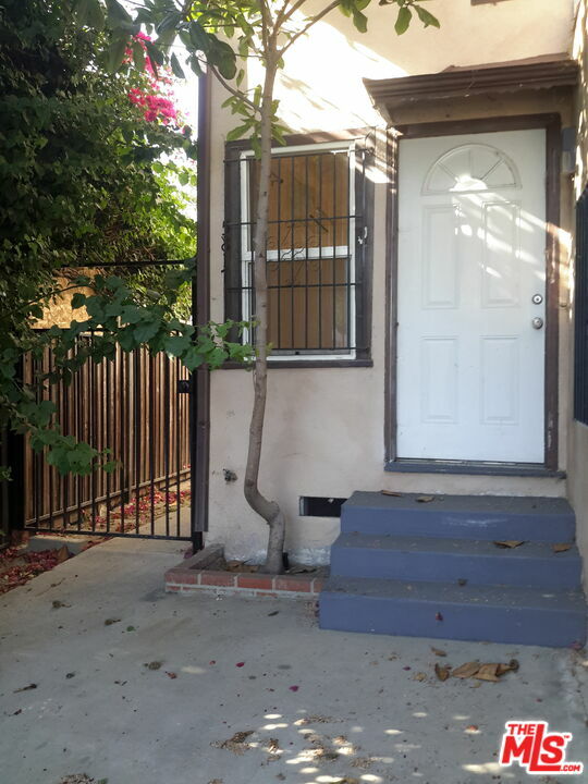 Property Photo:  5813   Venice Blvd 5817  CA 90019 