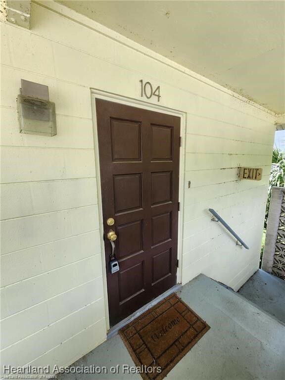 Property Photo:  136 N Verona Avenue 104  FL 33825 