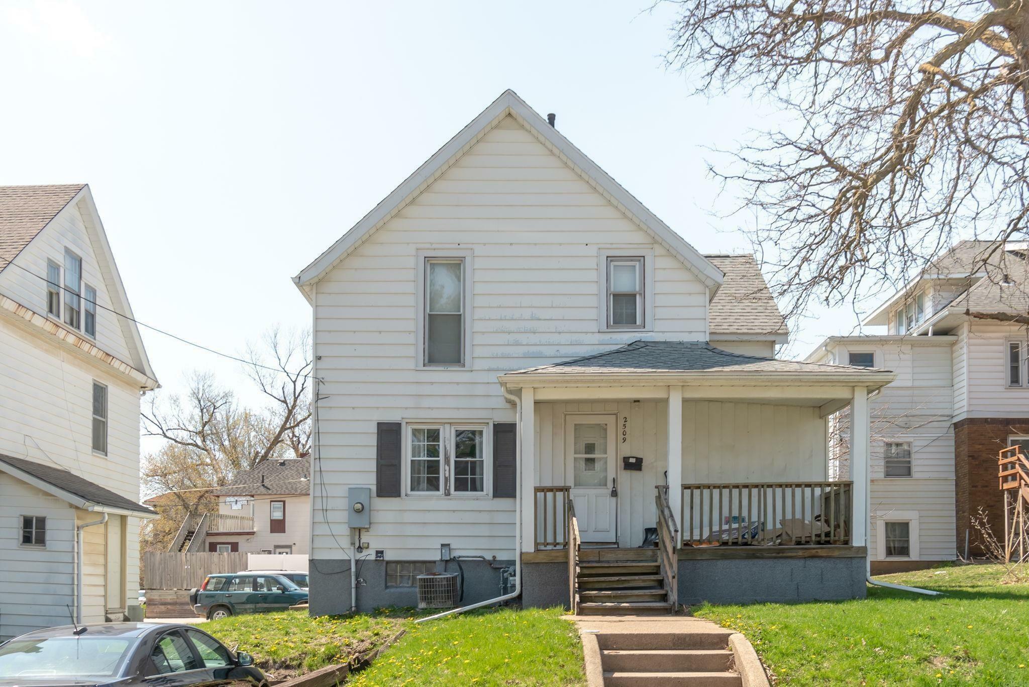 Property Photo:  2509 Olive Street  IA 50613 