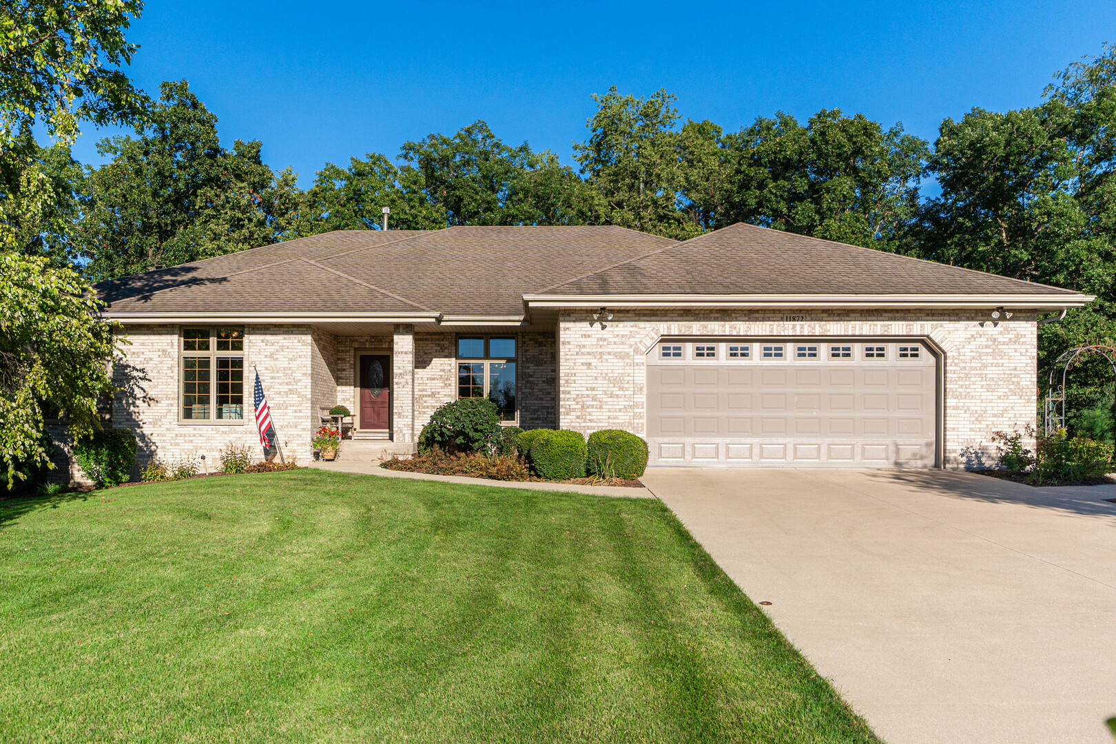 Property Photo:  11872 Hickory Court  IL 60135 