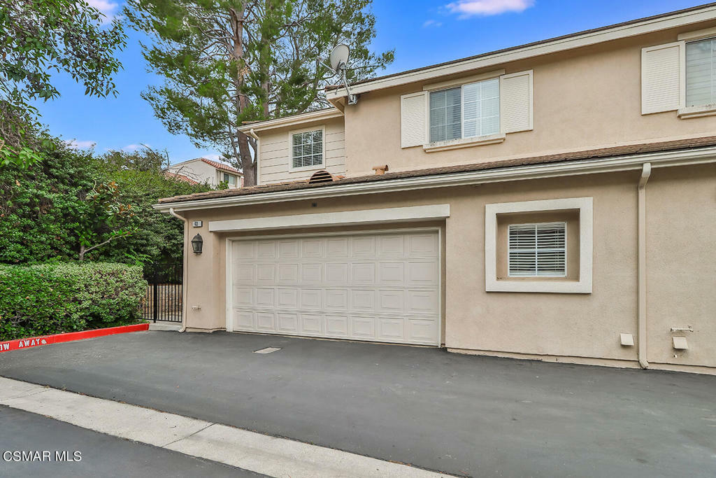 Property Photo:  43 Greenmeadow Drive  CA 91320 