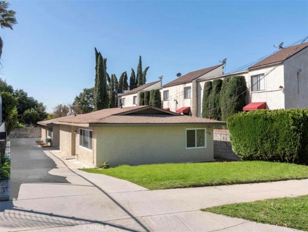 Property Photo:  230 Pepper Street  CA 91103 