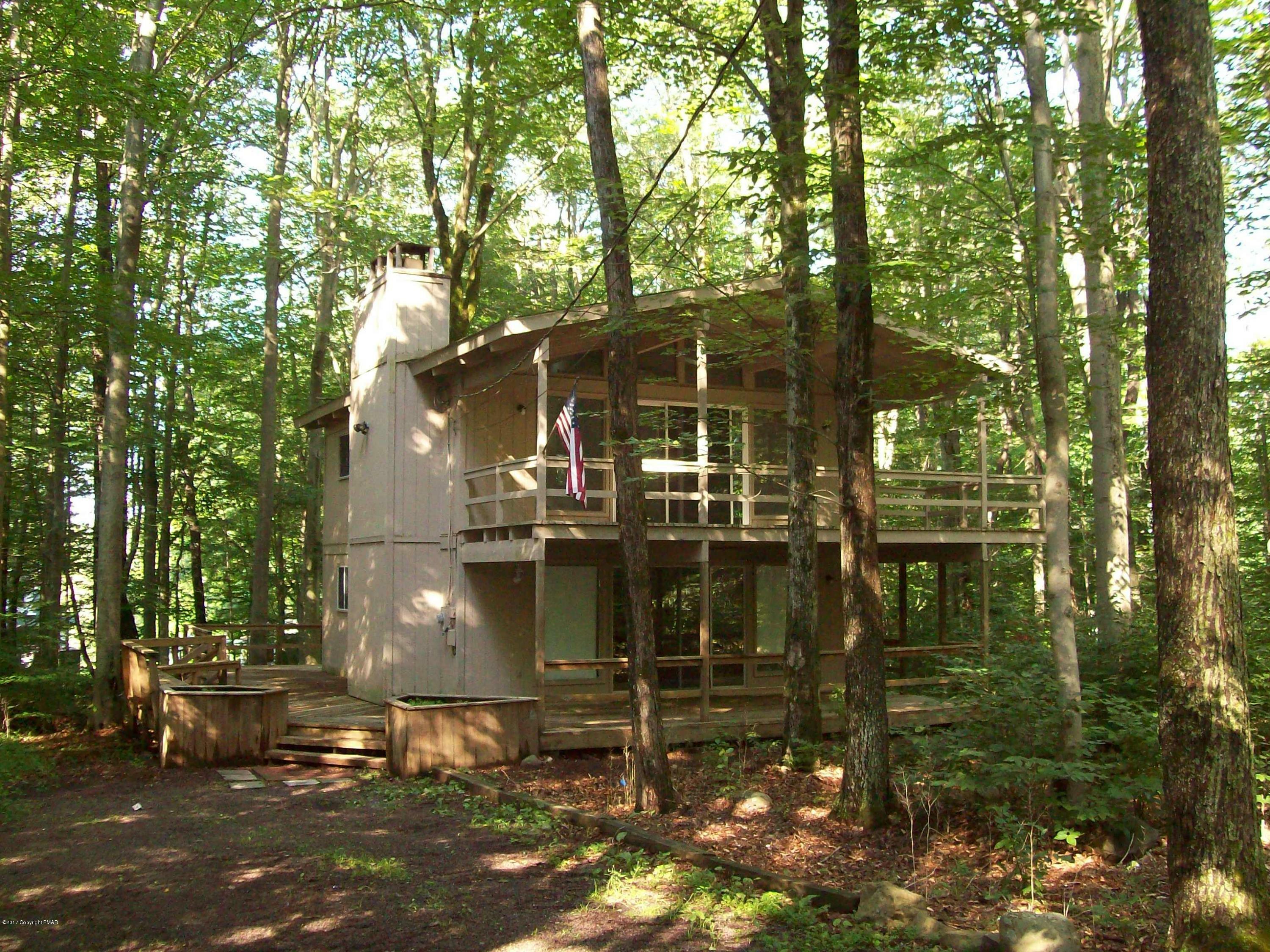 Property Photo:  1109 Naomi Pines Drive  PA 18350 