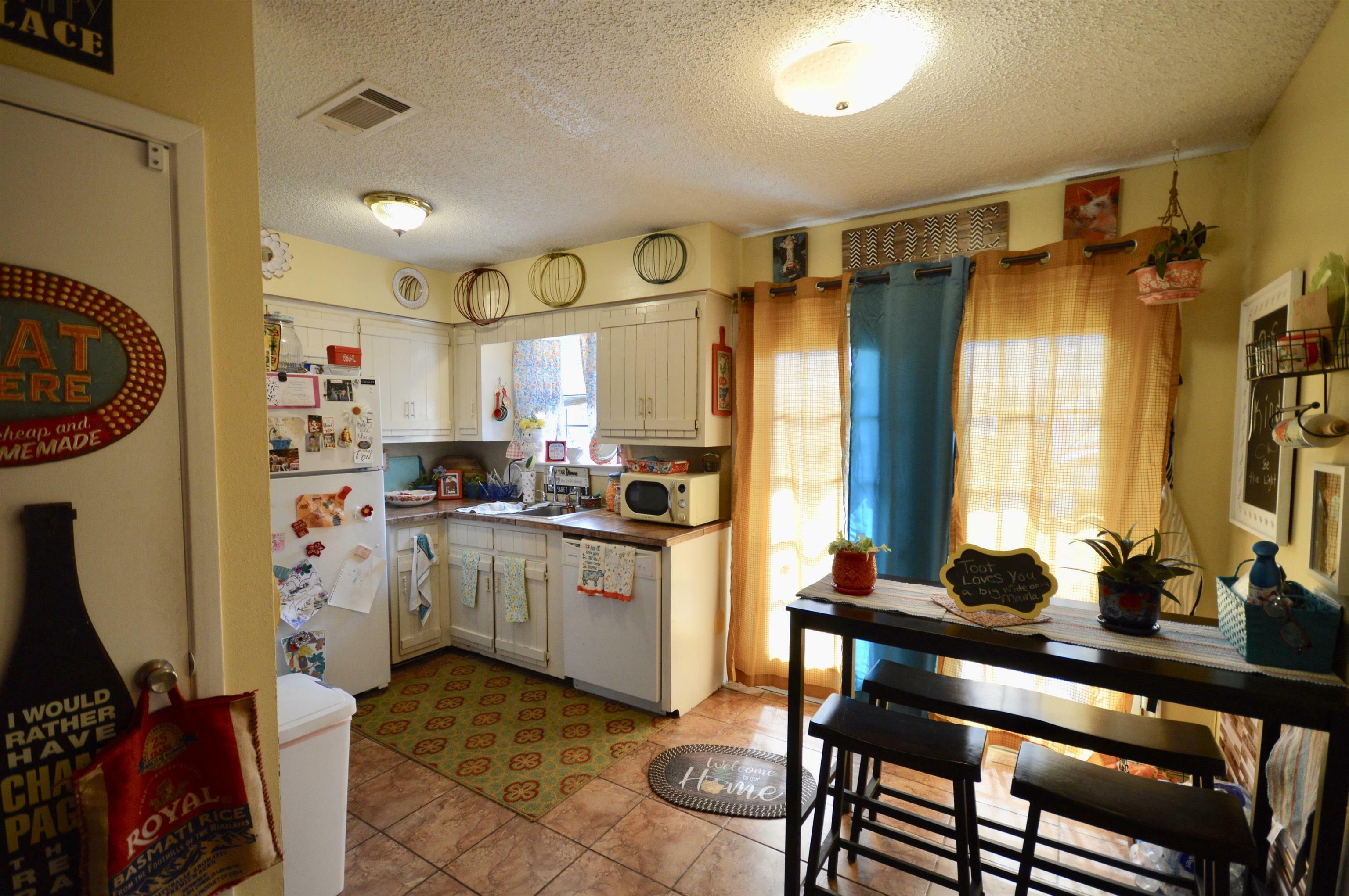 Property Photo:  904 S 29th Street  TX 77627 