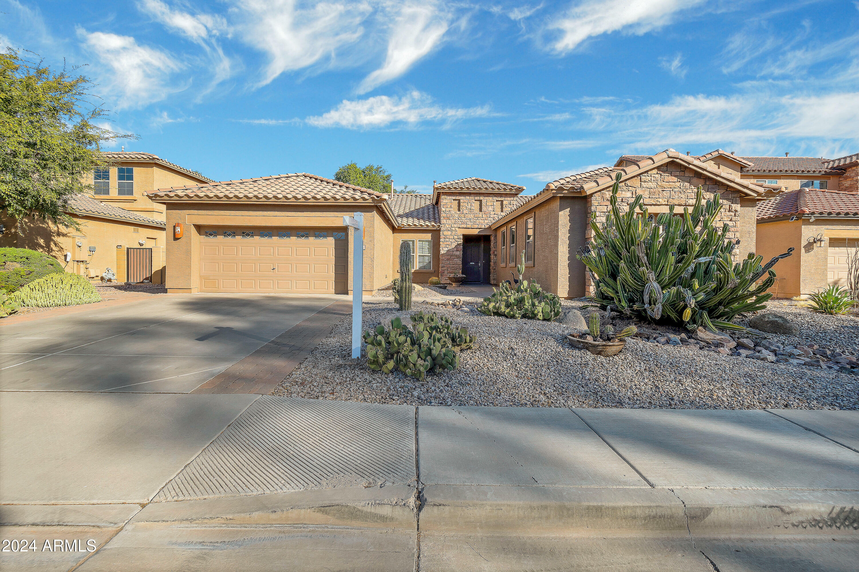 Property Photo:  884 W Whitten Street  AZ 85225 