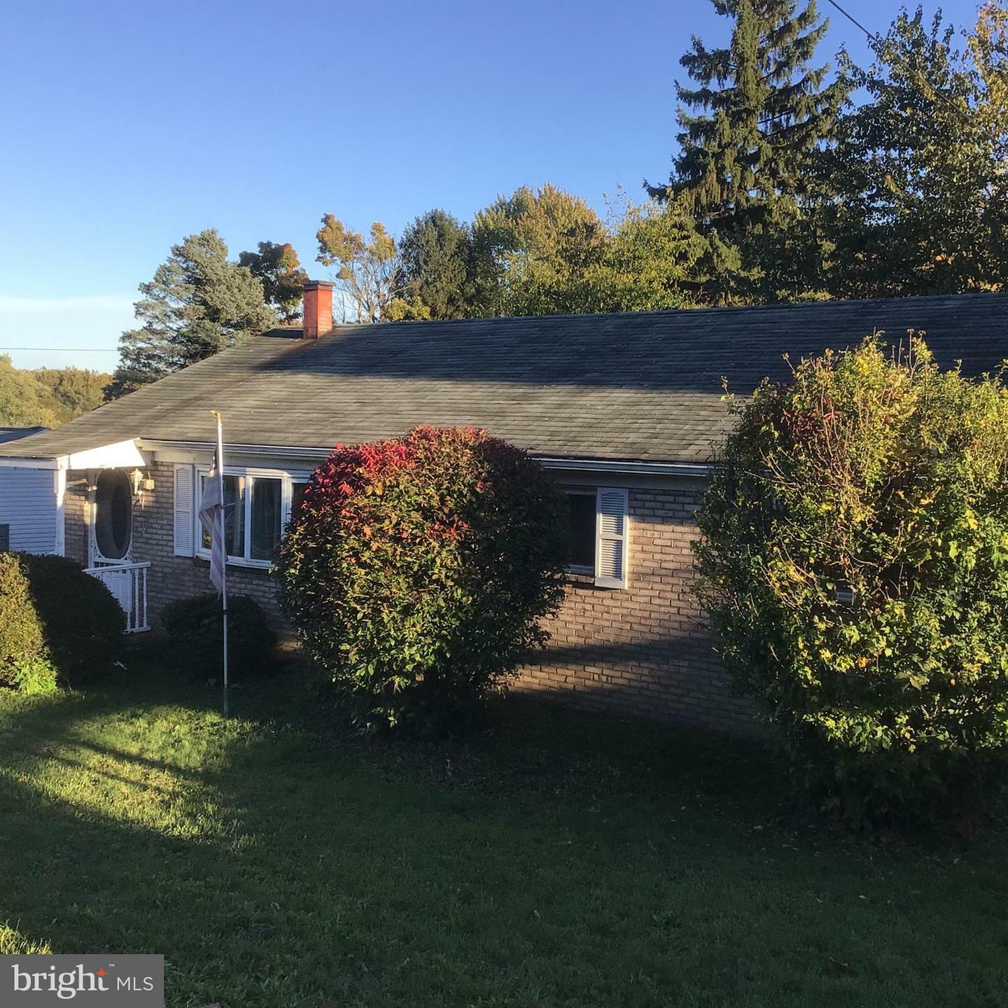 Property Photo:  2 Dulles Drive E  PA 17011 