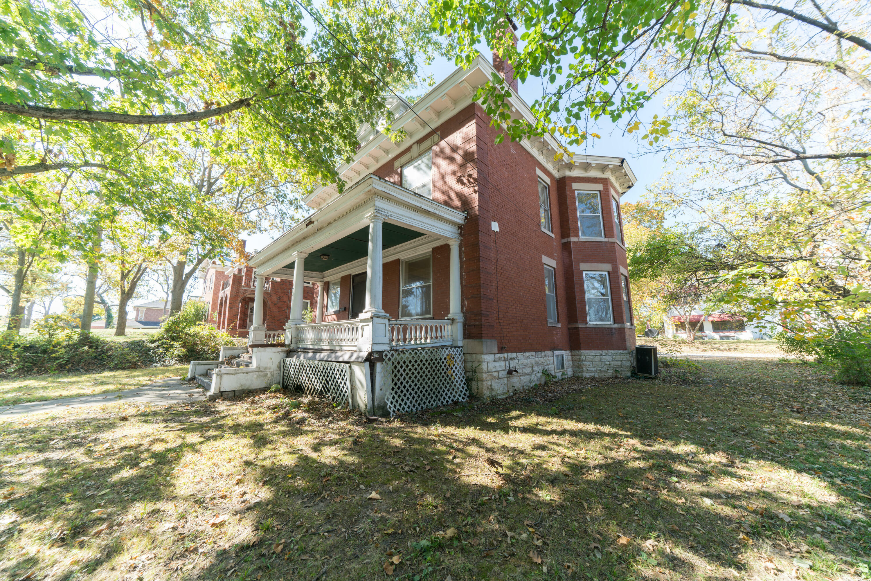 Property Photo: 920 Jefferson St MO 65101