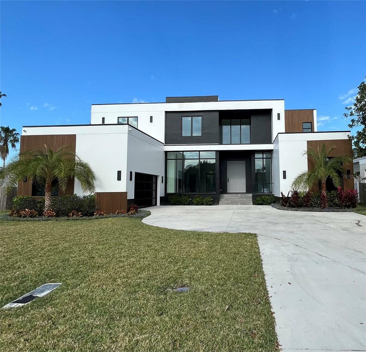 1076 Snell Isle Boulevard NE  St Petersburg FL 33704 photo