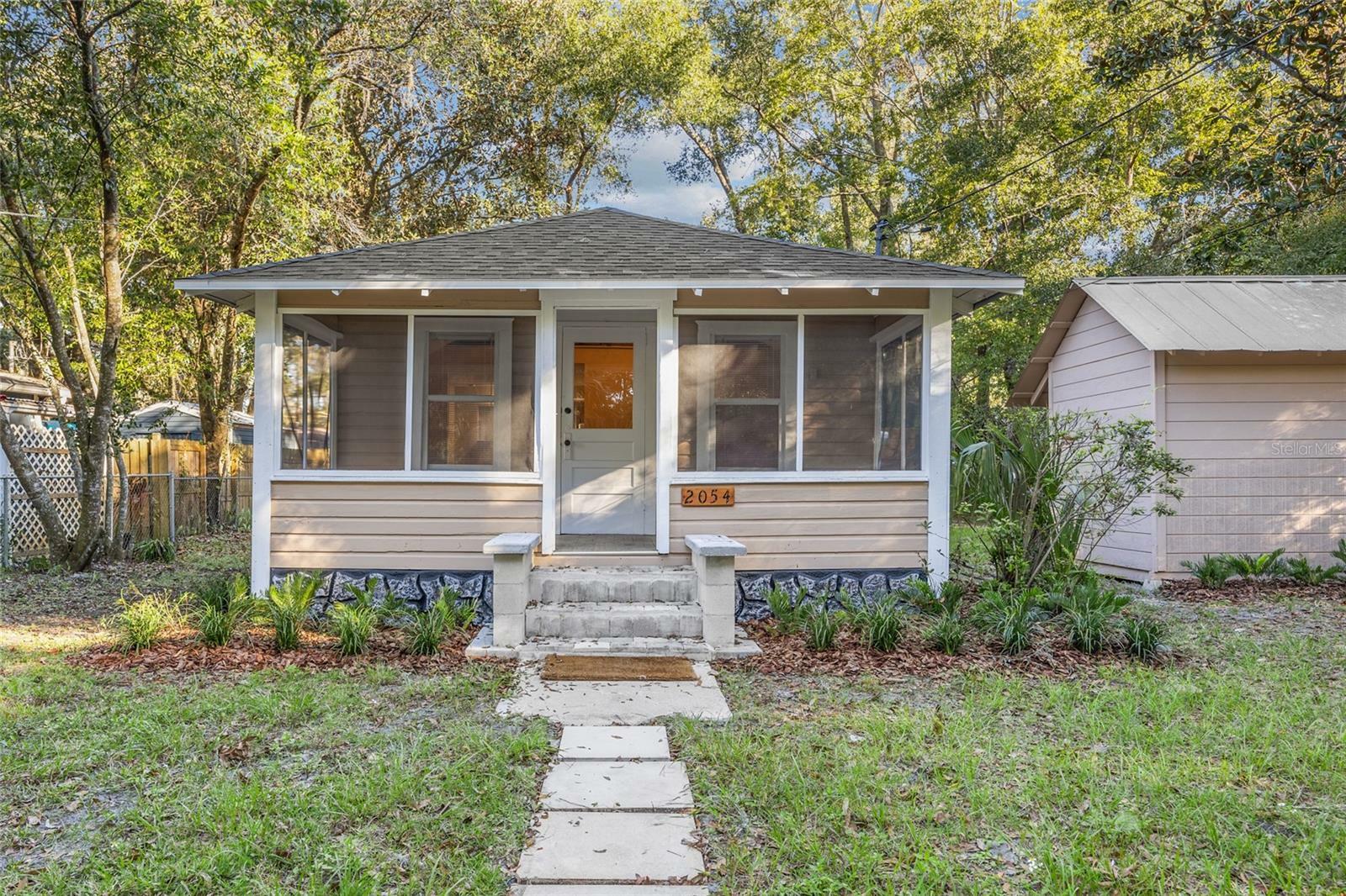 Property Photo: 2054 NW 31st Avenue FL 32605