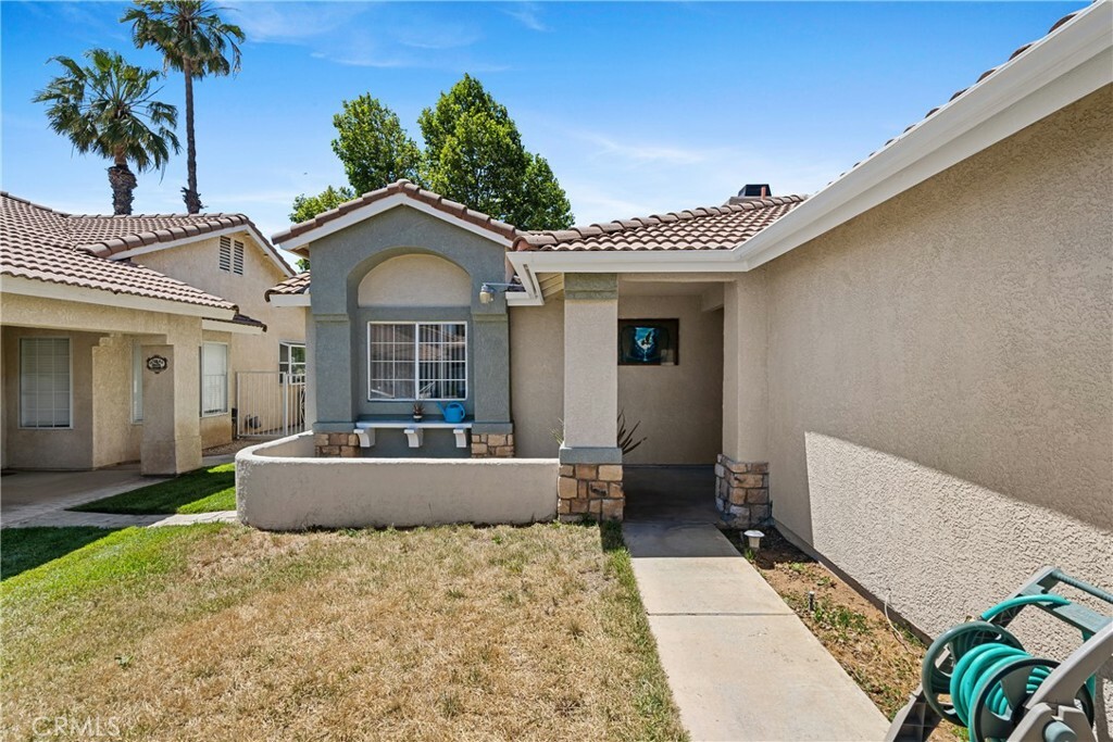 Property Photo:  2906 Summer Set Circle  CA 92220 