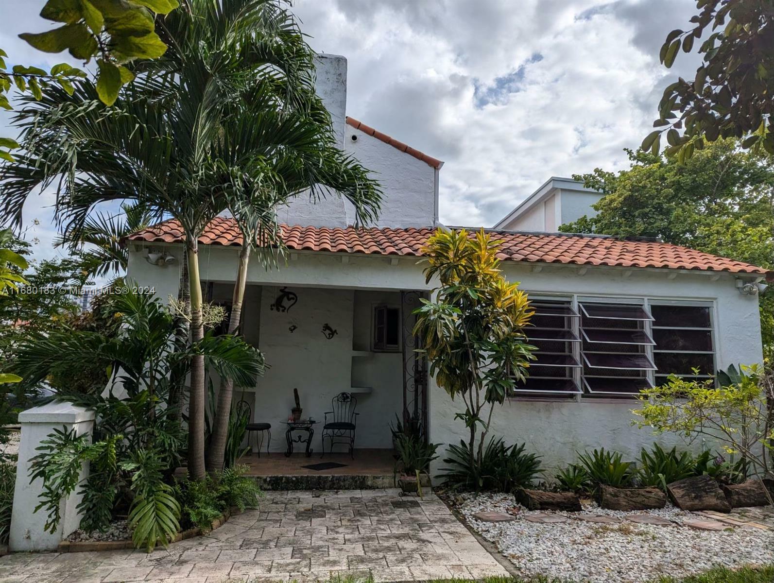 Property Photo:  512 SW 21st Ave  FL 33135 