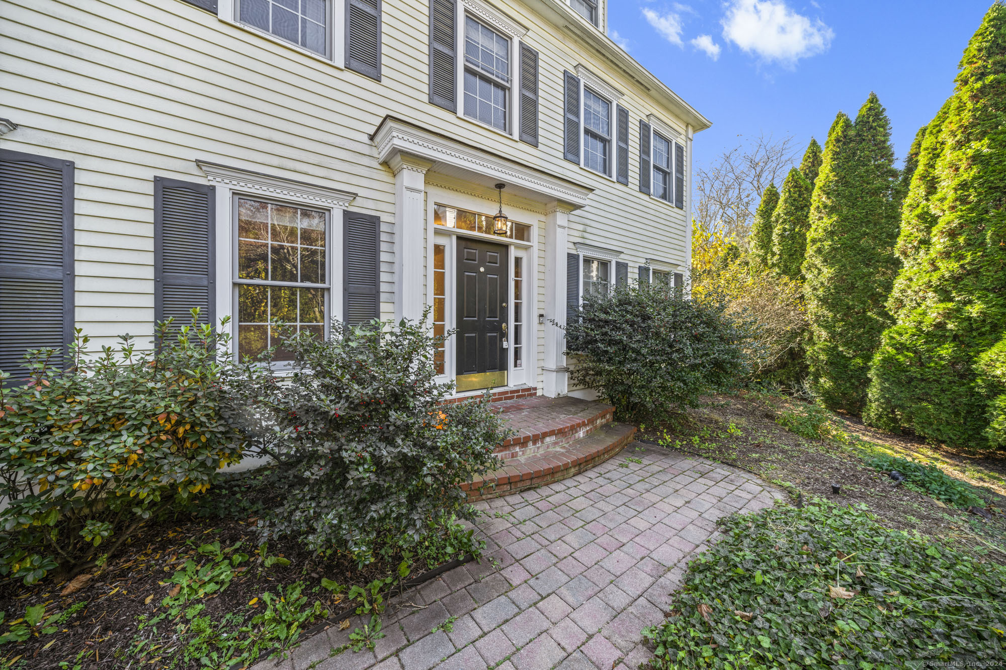 Property Photo:  76 Walbin Court  CT 06824 