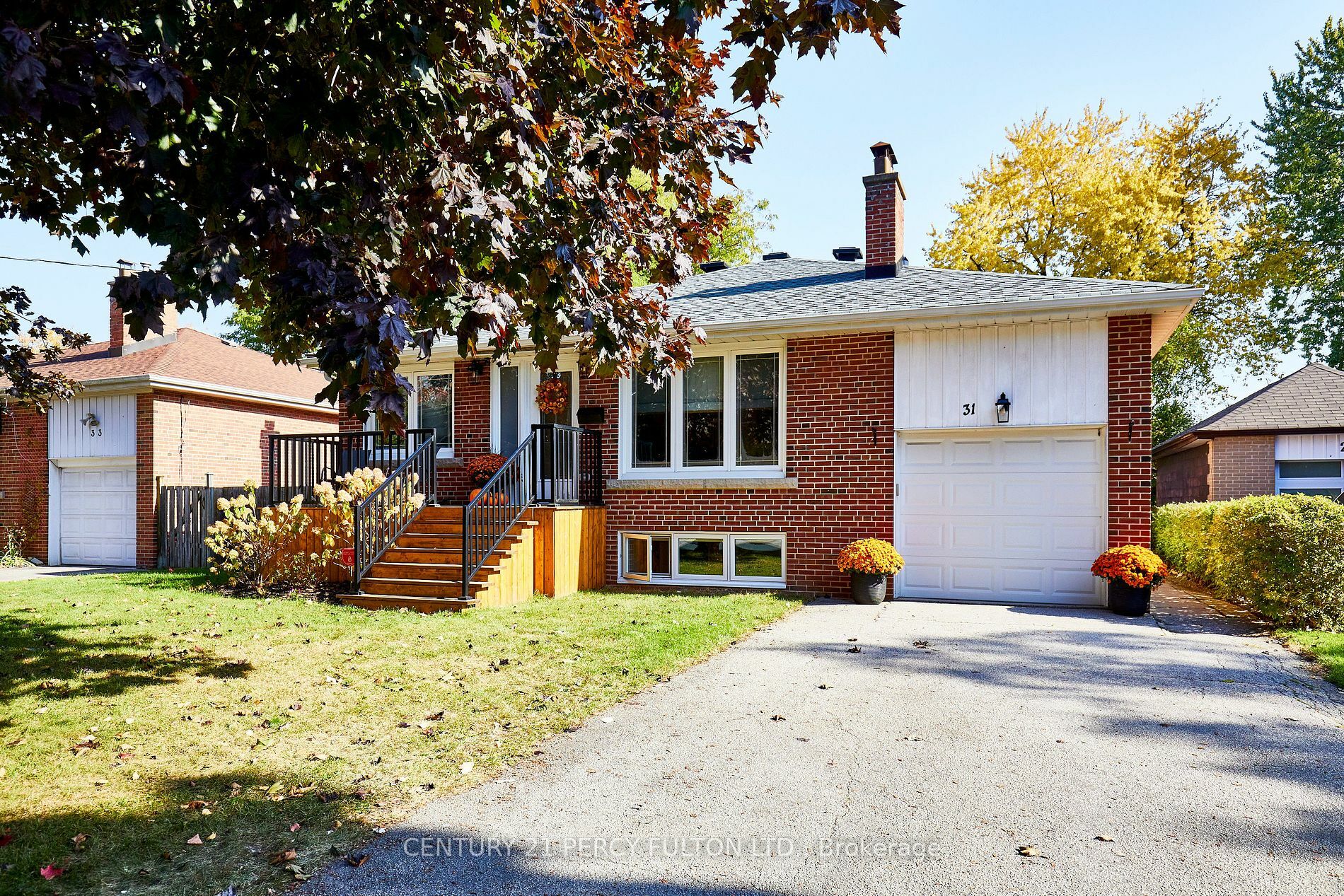 Property Photo:  31 Windsor Dr  ON L1T 2Z4 