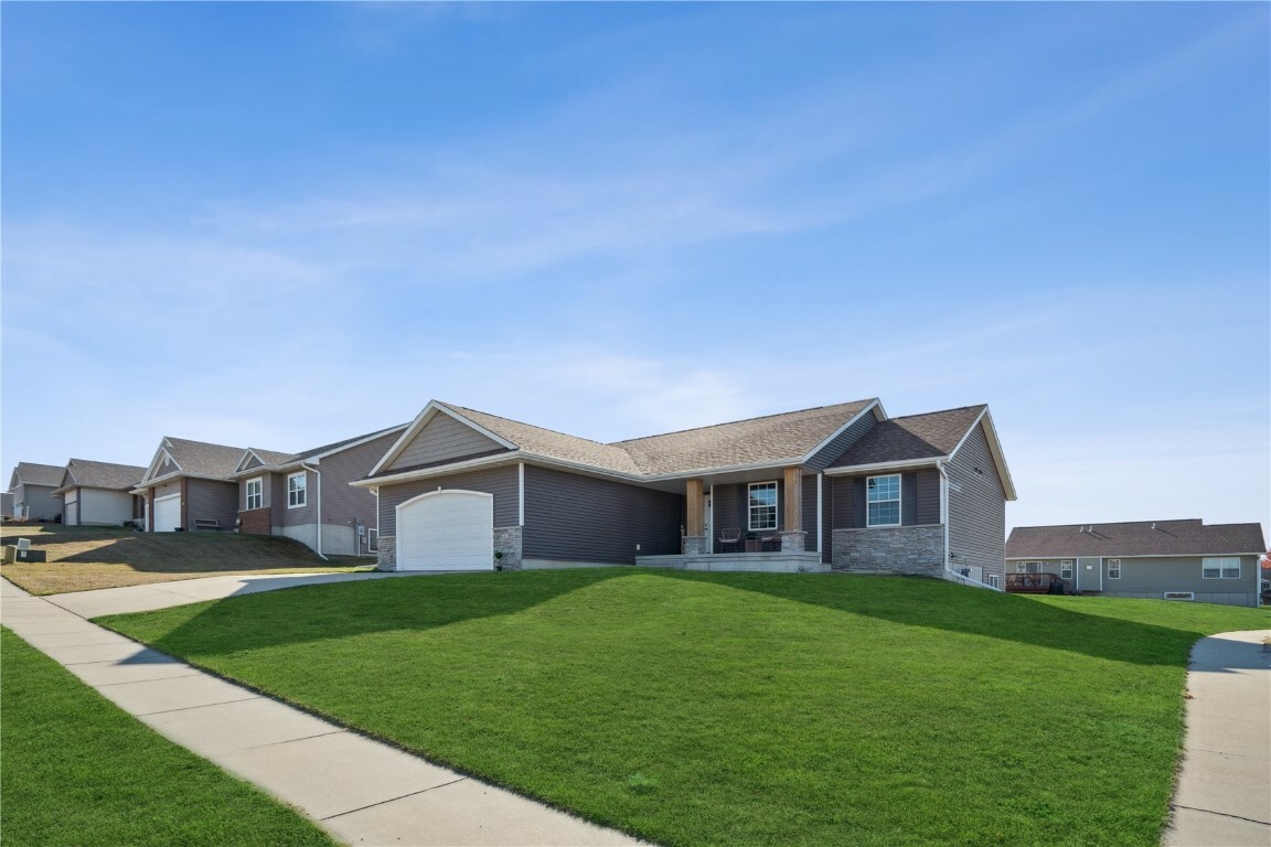 Property Photo:  411 Rolling Hills Drive  IA 52340 