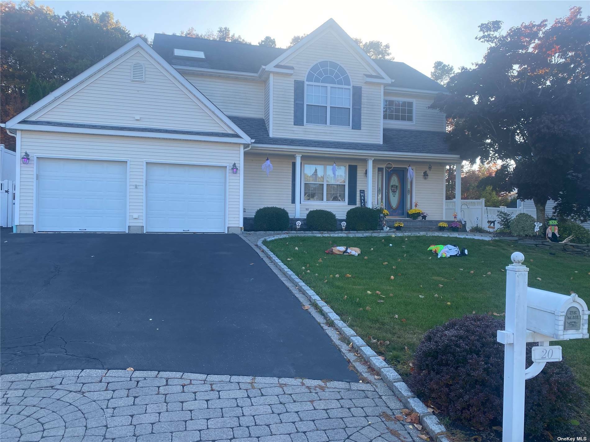 Property Photo:  20 Beechwood Drive  NY 11949 