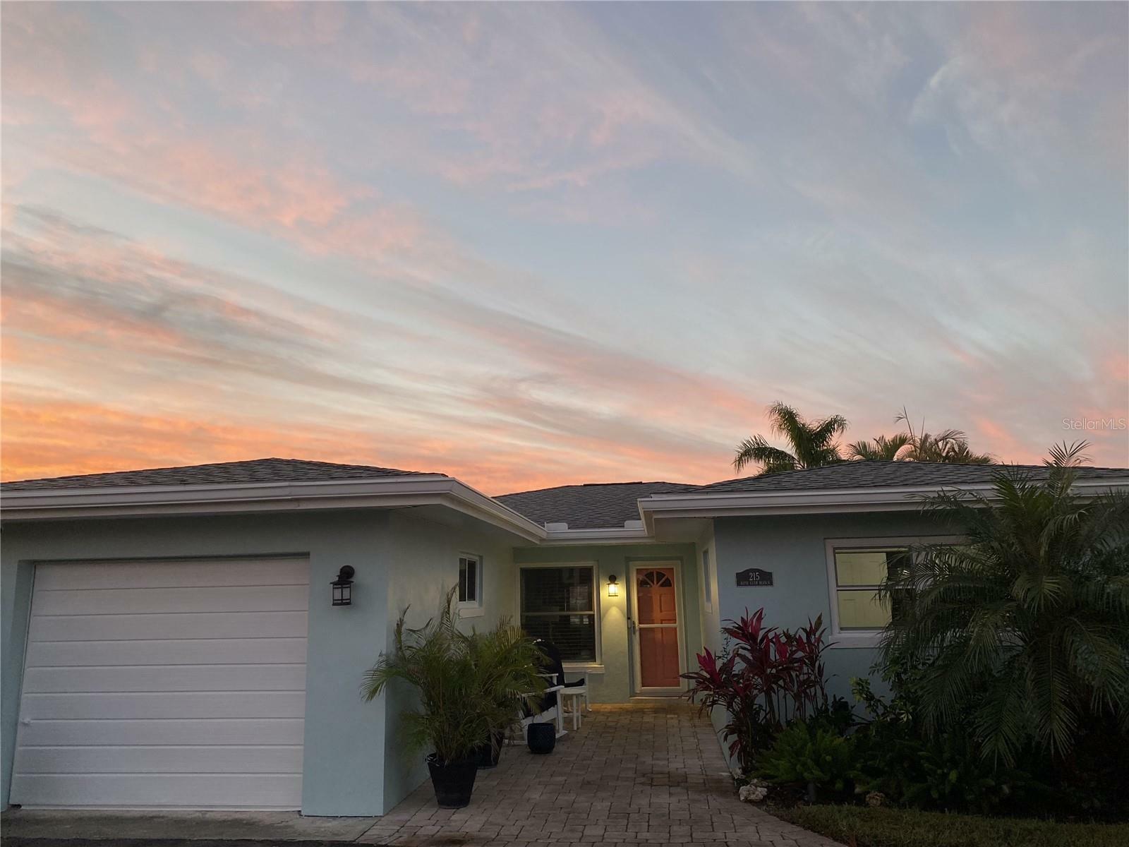 Property Photo:  215 Bath Club Boulevard N  FL 33708 