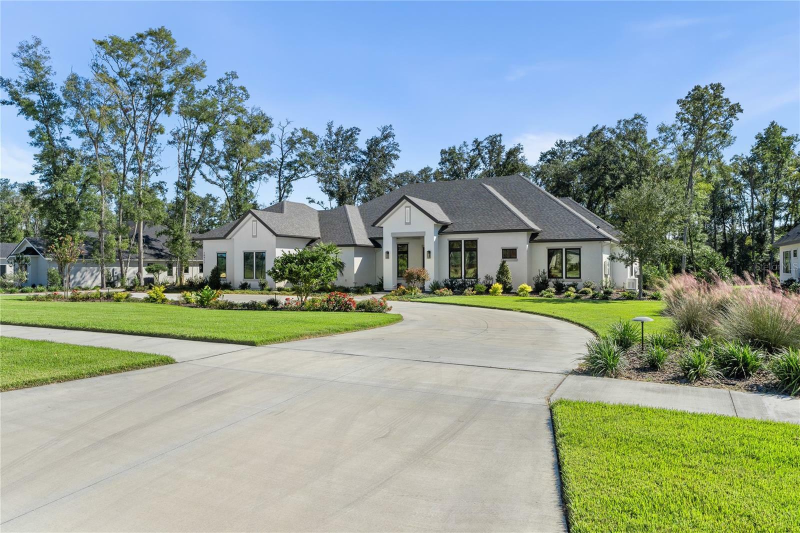 Property Photo: 10911 SW 32nd Road FL 32608