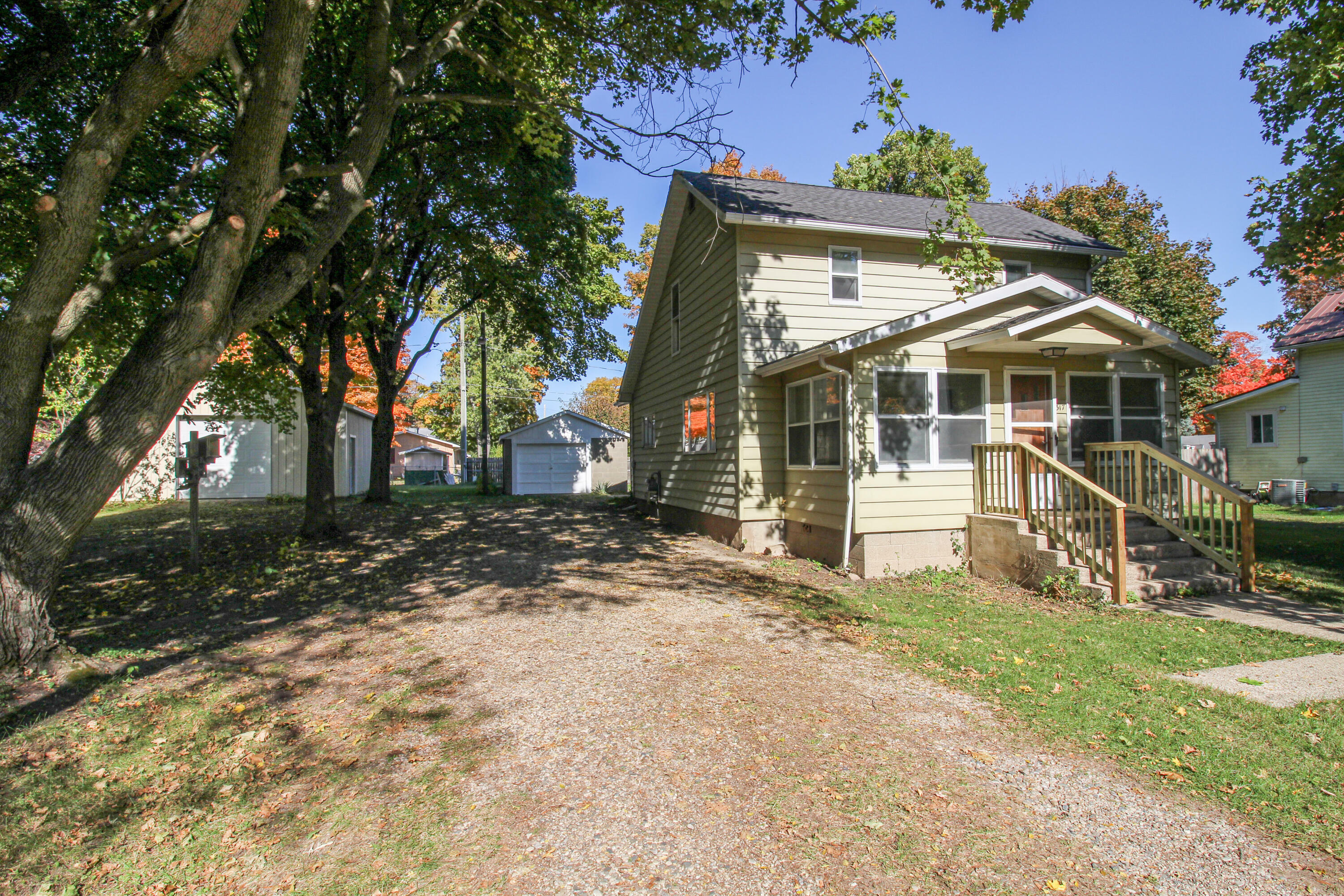 Property Photo:  317 E Woodland Street  MI 49067 