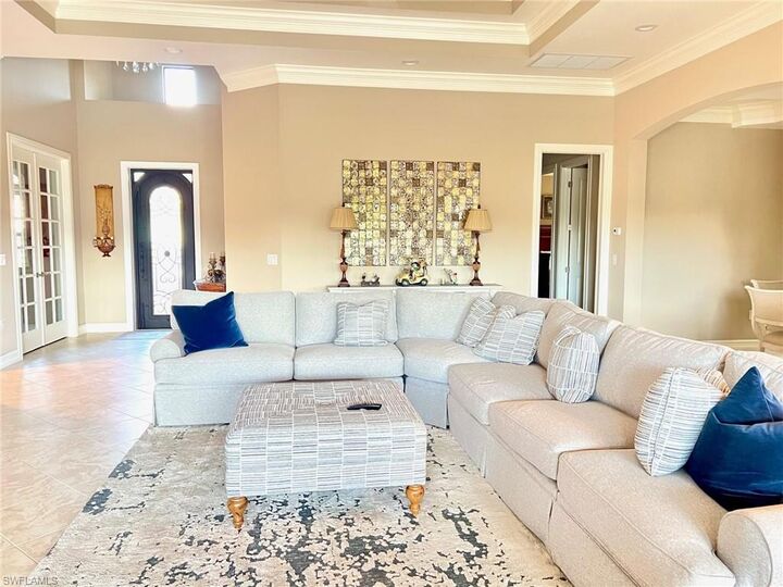 Property Photo: 7352 Lantana Way FL 34119