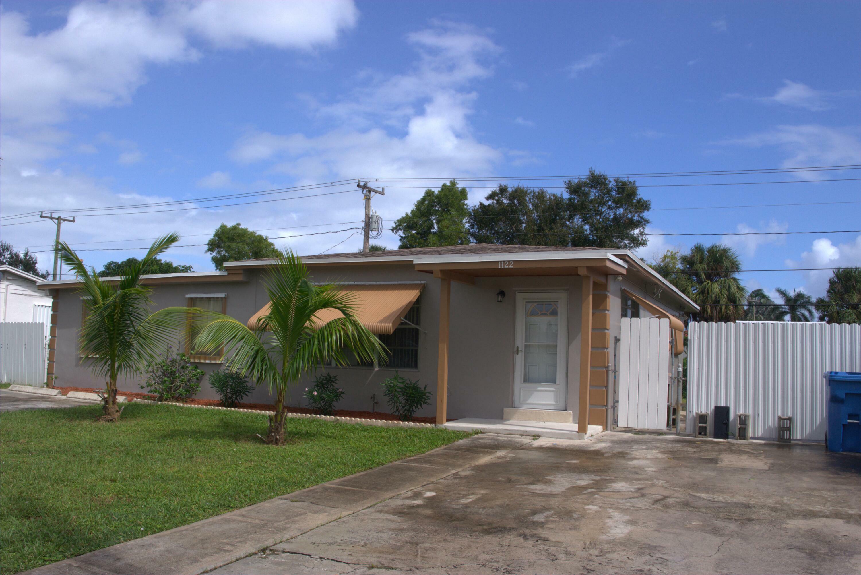 Property Photo:  1122 S 14th Street  FL 33462 