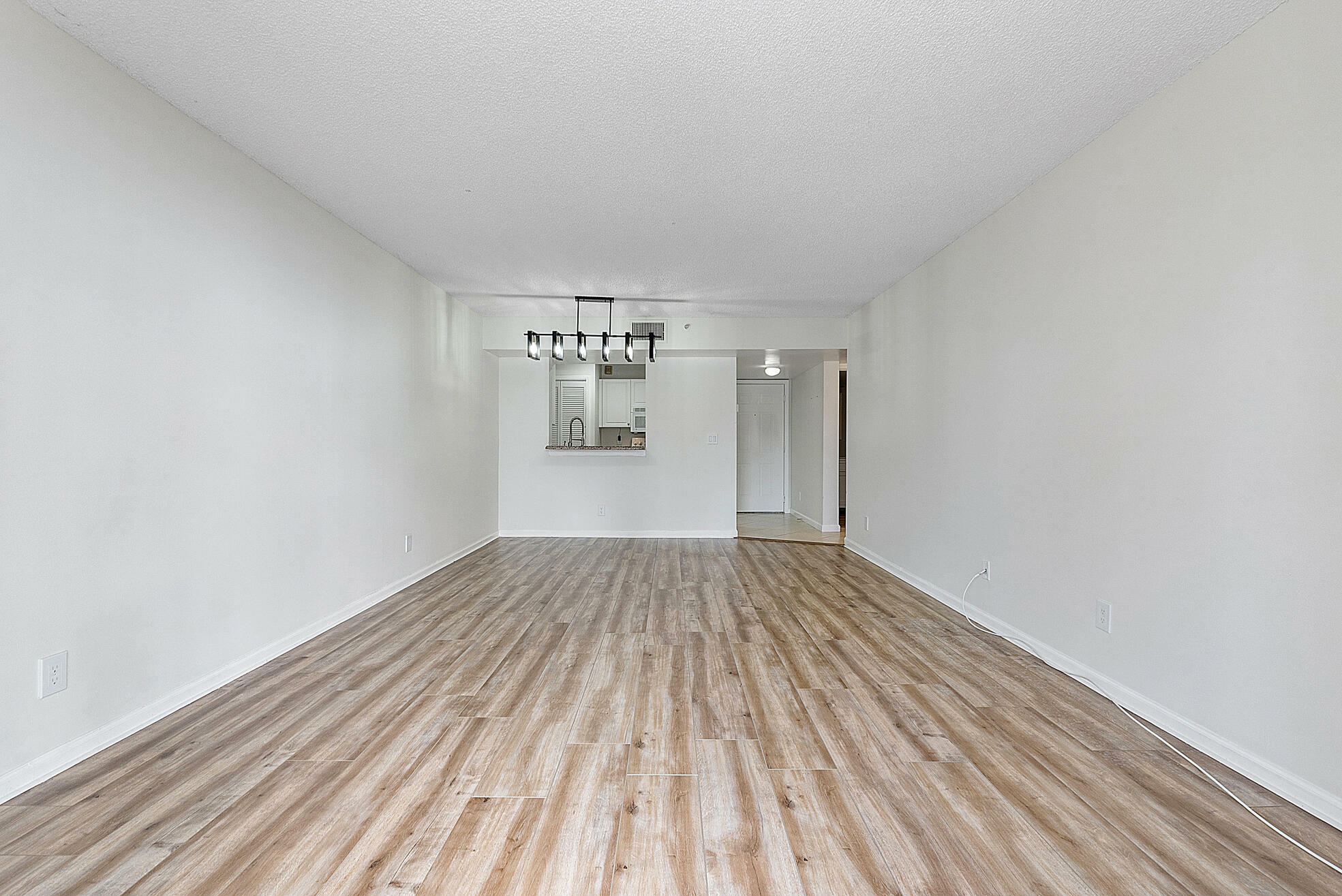 Property Photo:  1450 SE 3rd Avenue 201  FL 33004 