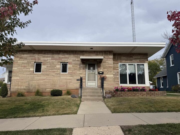 415 East Howard Street  Portage WI 53901 photo