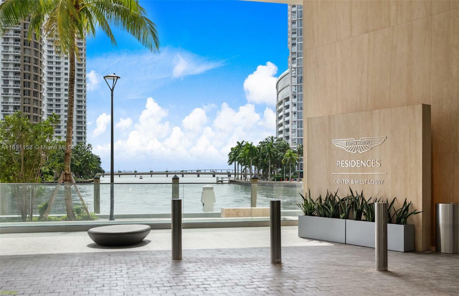 Property Photo: 300 Biscayne Blvd Way 1205 FL 33131