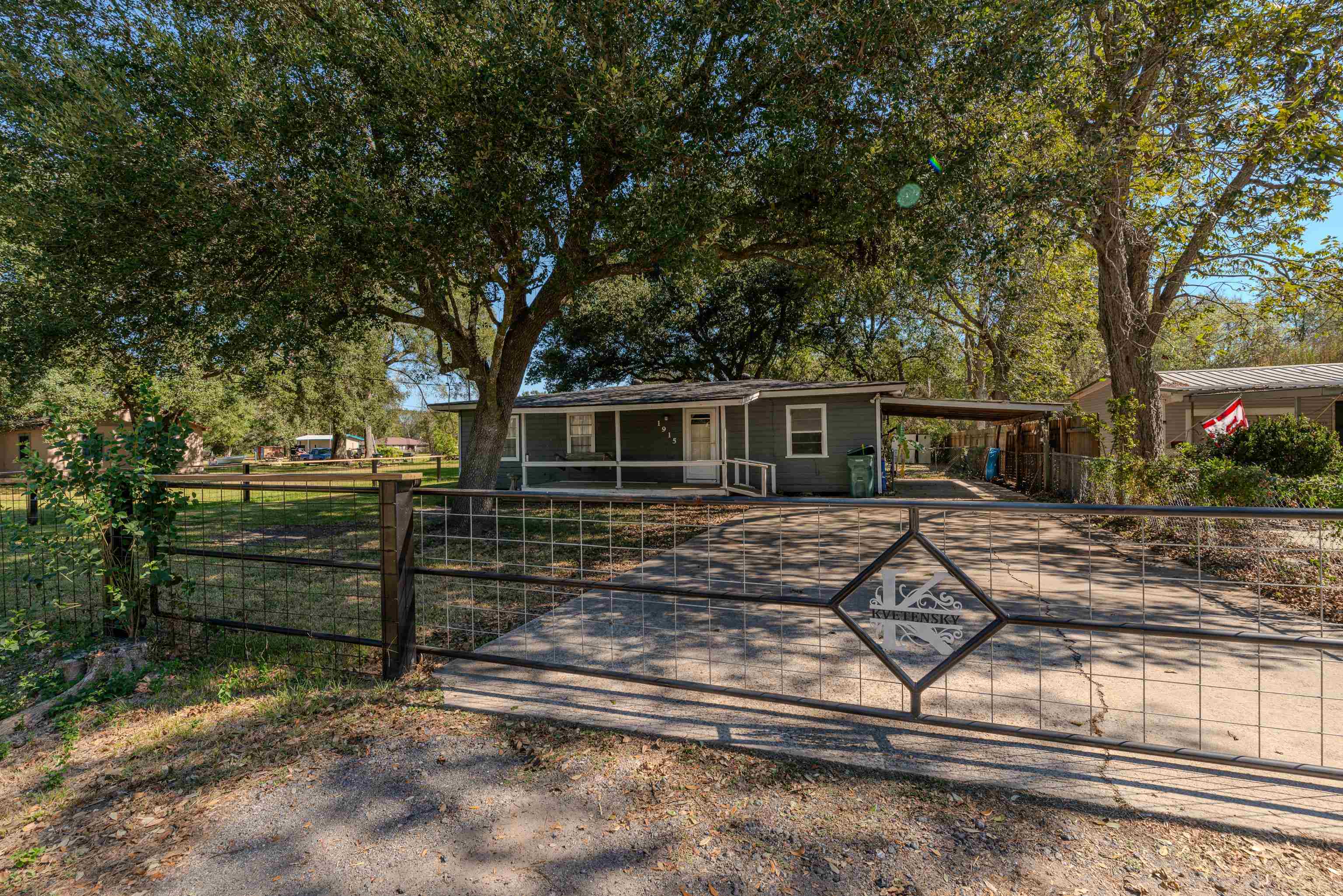 Property Photo:  1915 Wescalder Road  TX 77706 