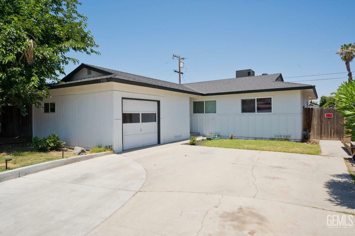 Property Photo:  2308 Carol Place  CA 93304 