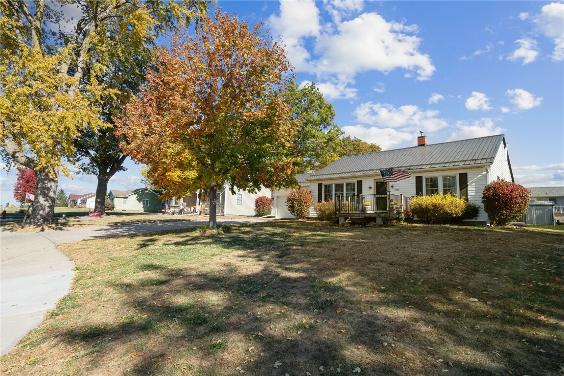 Property Photo:  1316 North Avenue  IA 52772 