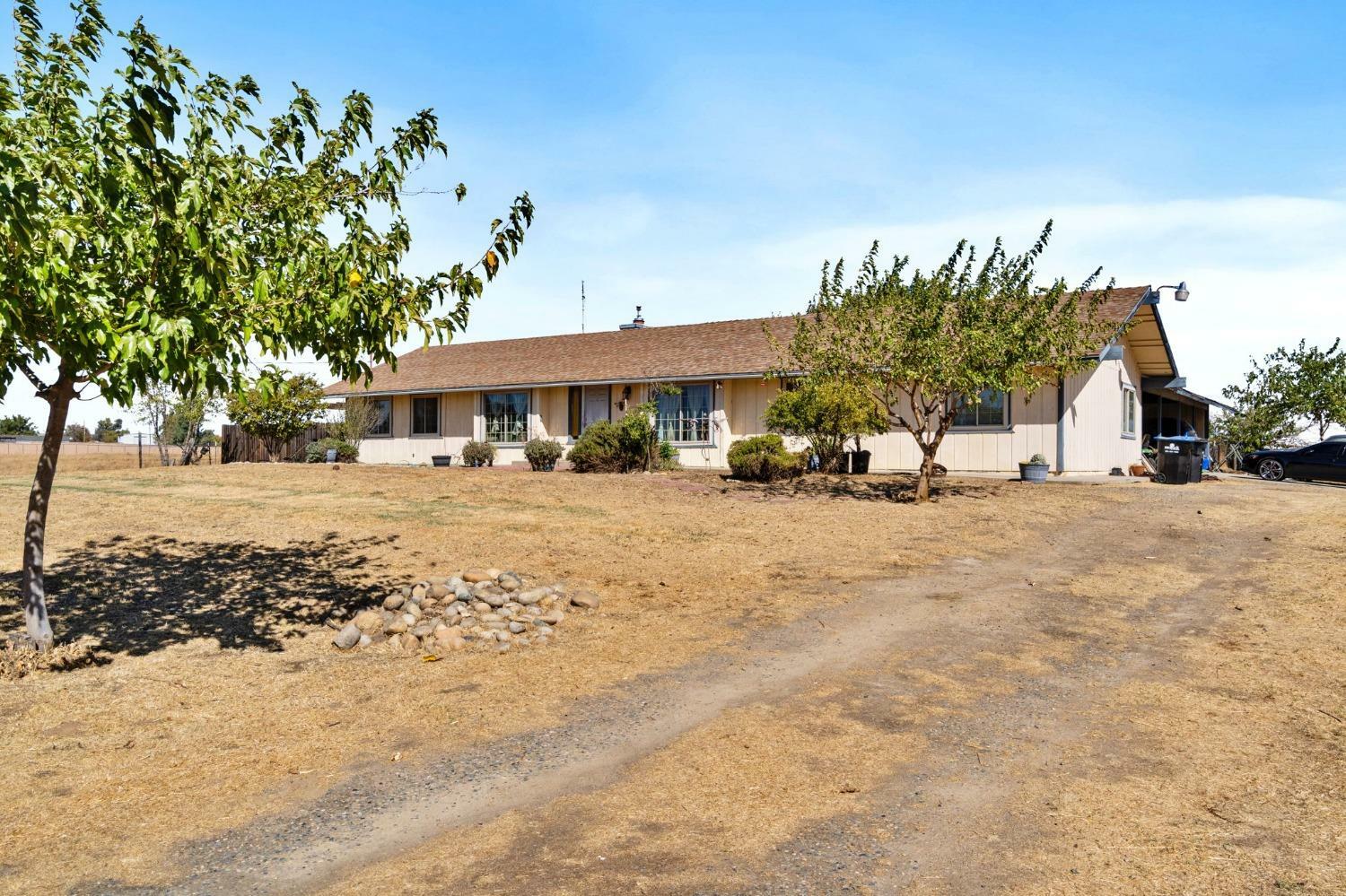 Property Photo:  17363 Benecia Road  CA 93636 