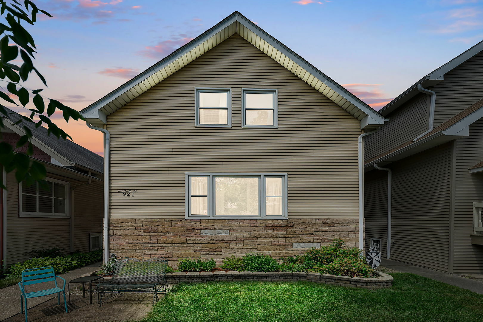 Property Photo:  921 N Humphrey Avenue  IL 60302 