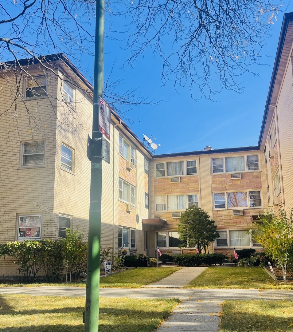 Property Photo:  4775 N Linder Avenue 2A  IL 60630 
