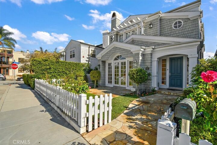 Property Photo: 216 Morningside Drive CA 90266