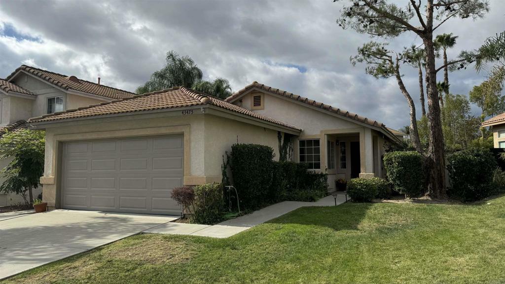 Property Photo:  43475 Corte Benavente  CA 92592 