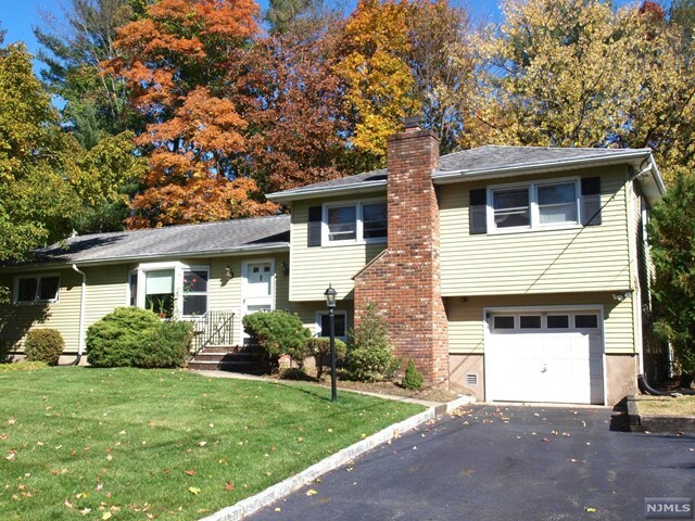 4 Hill Court  Pequannock Township NJ 07444 photo