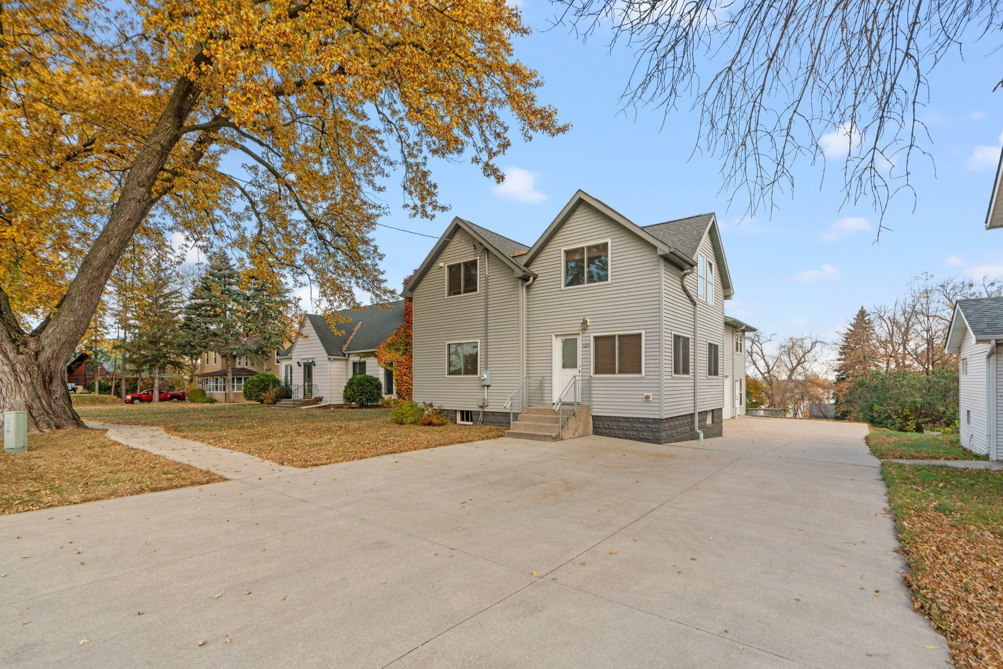 Property Photo:  604 Maple Avenue  MN 55390 