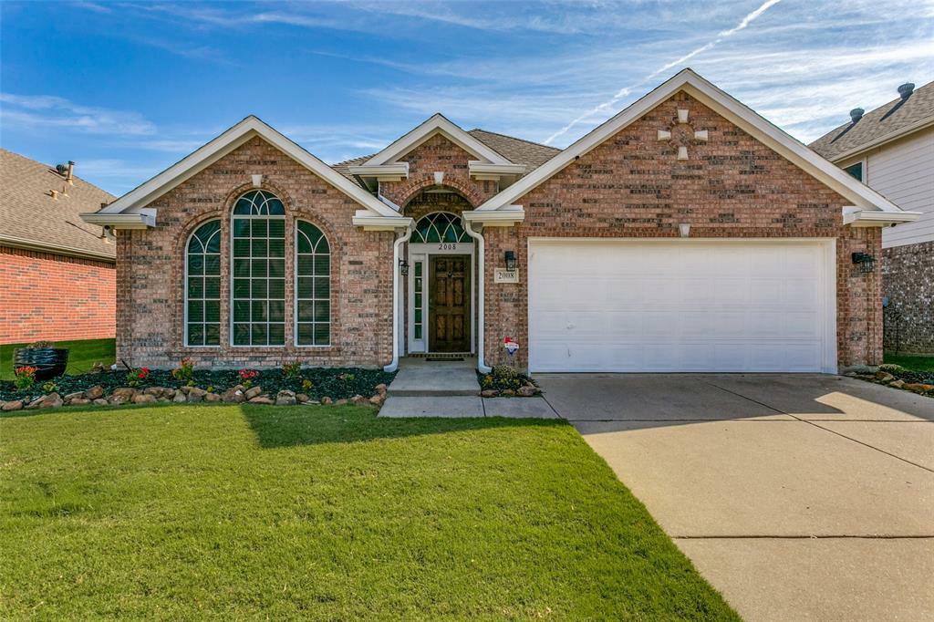 Property Photo:  2008 Oak Hollow Drive  TX 76021 