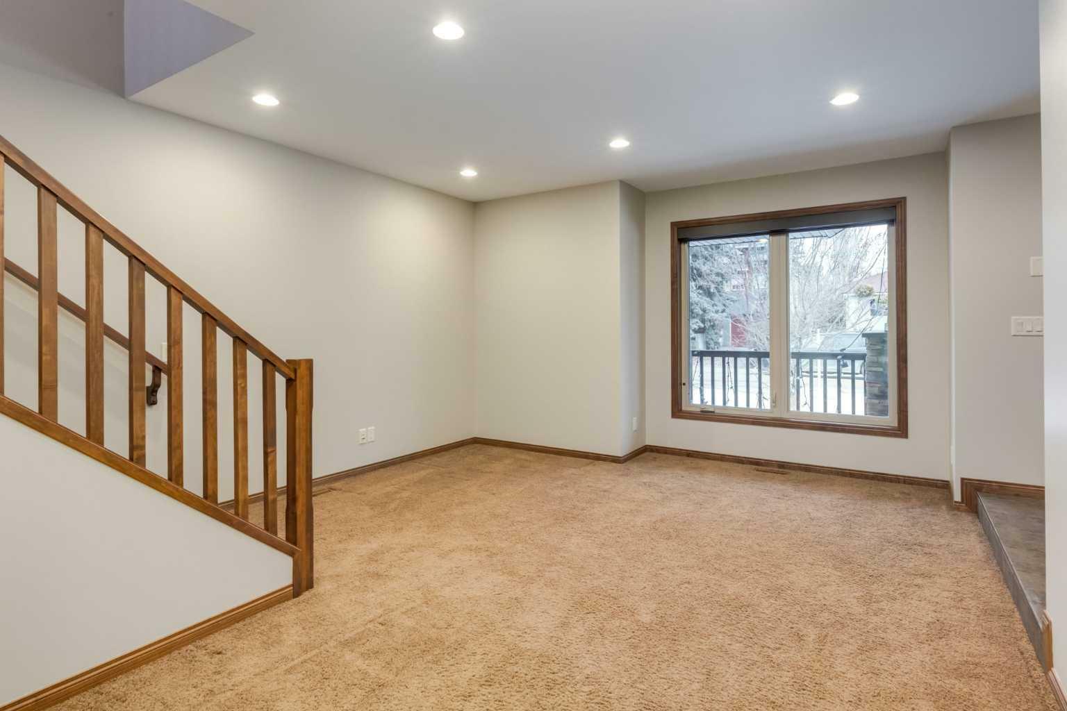 Property Photo:  1721B 1 Avenue NW  AB T2N 0B2 