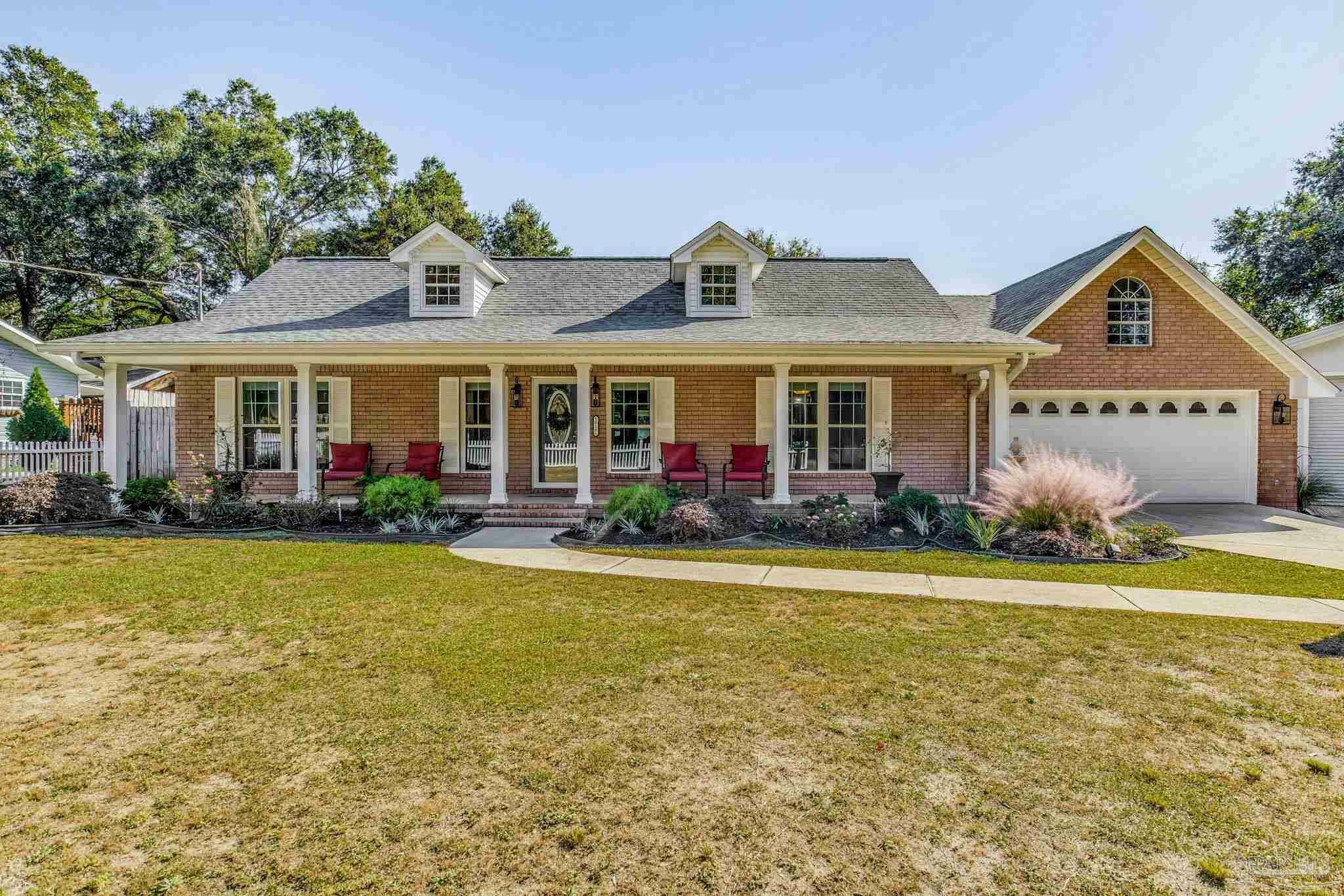 Property Photo: 10186 Holsberry Rd FL 32534