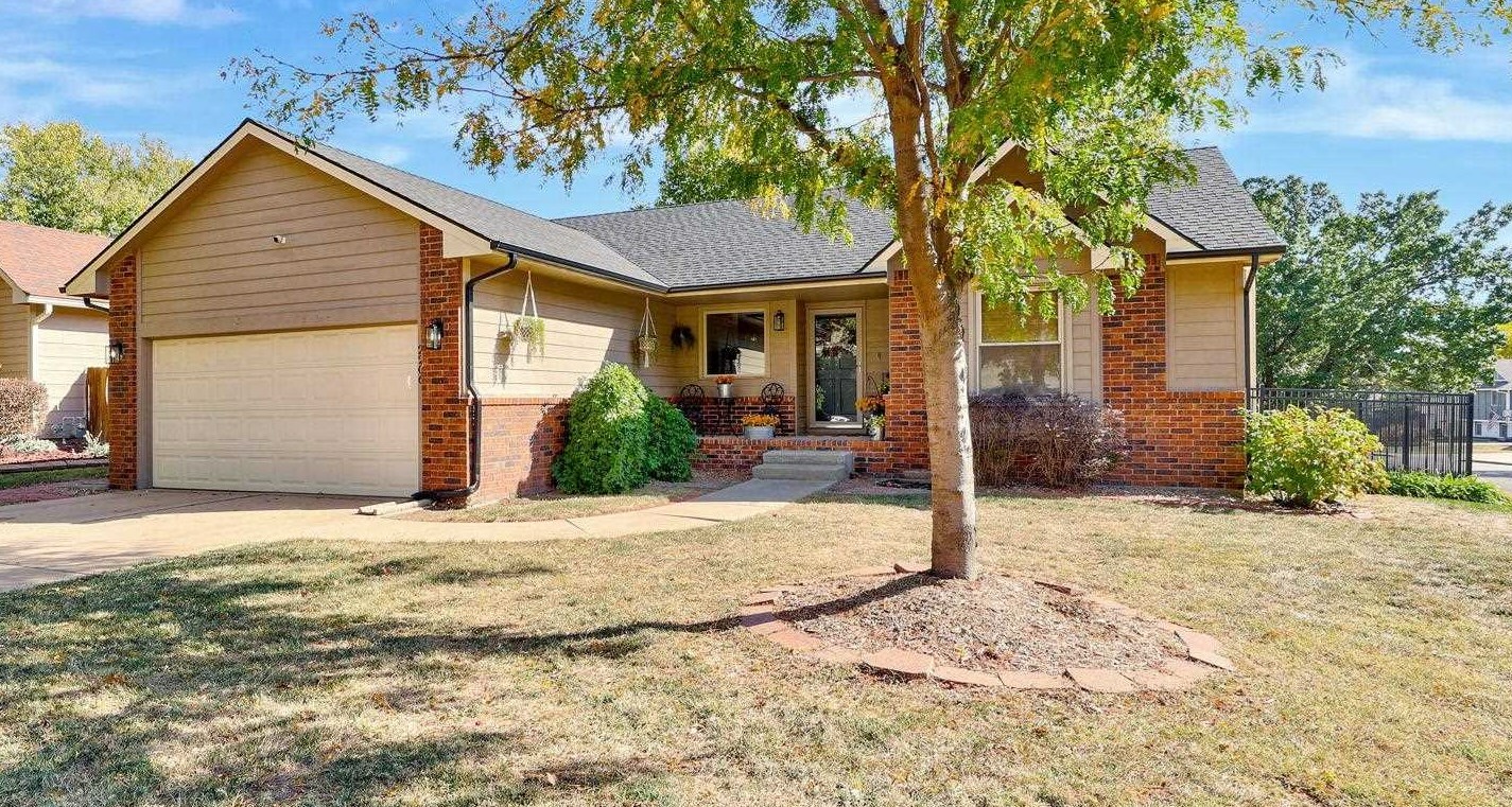 Property Photo:  2206 N White Oak  KS 67037 