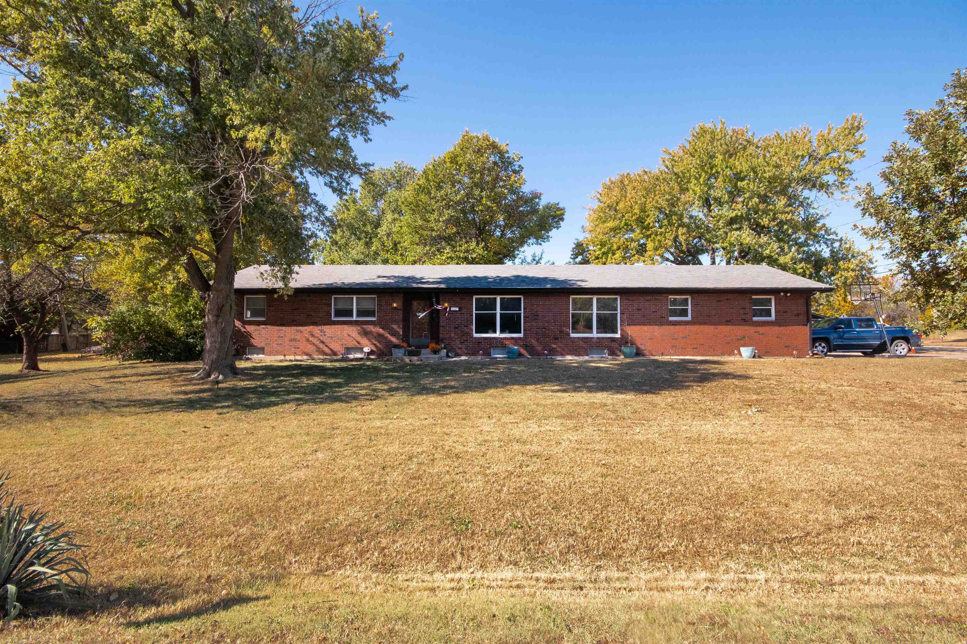 Property Photo:  1609 S Dowell Ter  KS 67207 