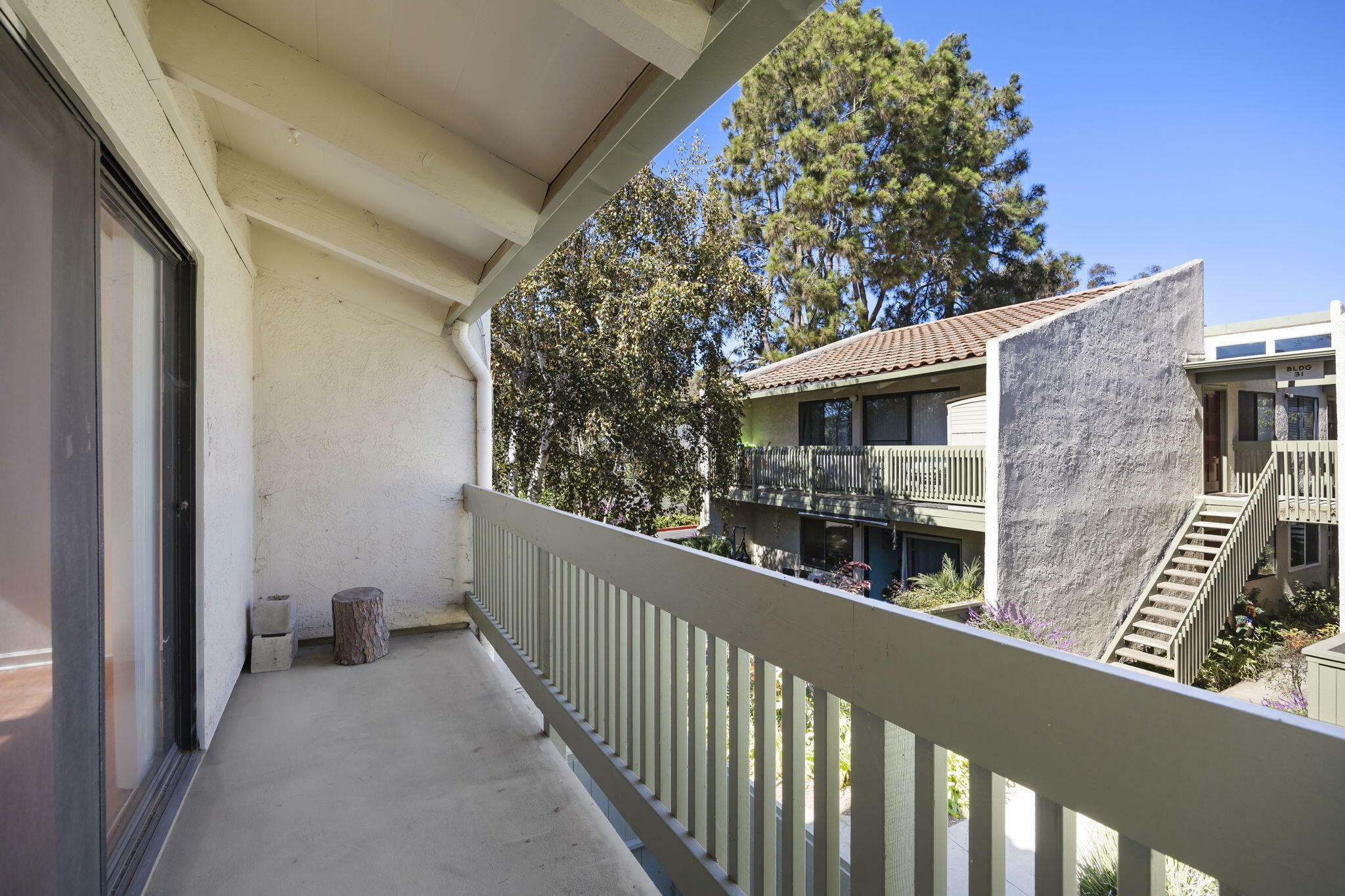 Property Photo:  35 Dearborn Place 56  CA 93117 