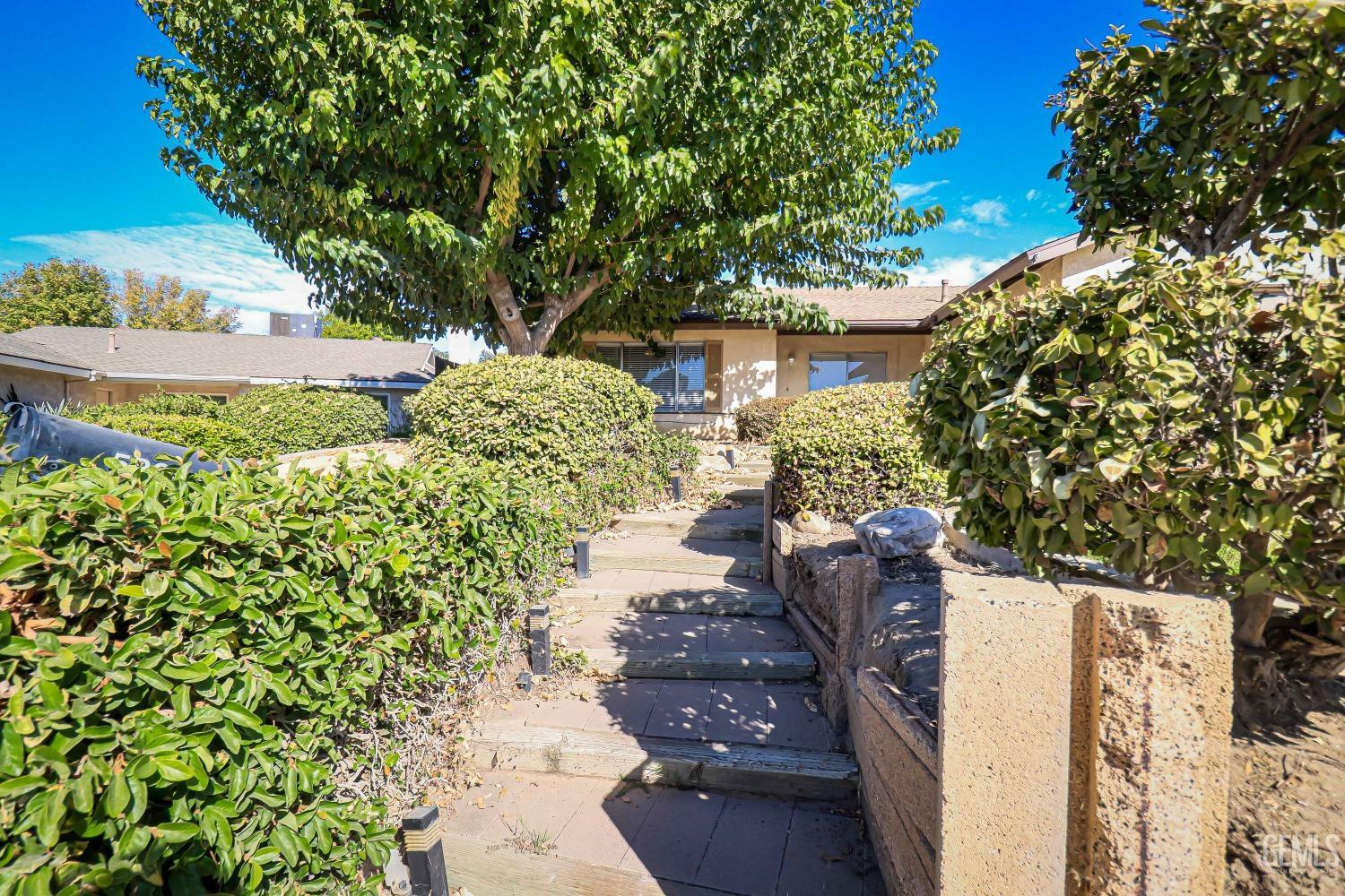 Property Photo:  5808 Highlander Street  CA 93306 