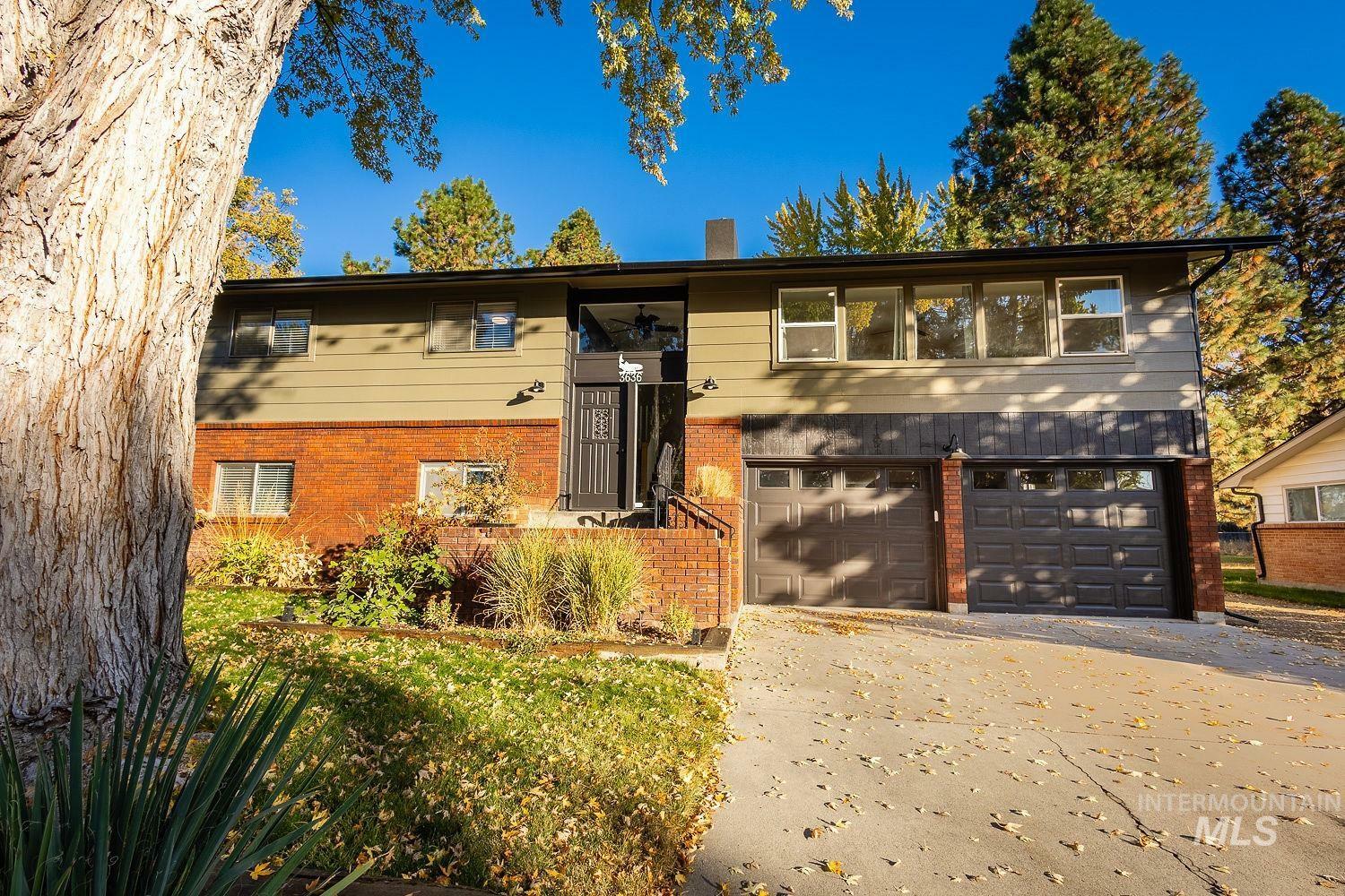 Property Photo:  3636 W Forsythia Dr  ID 83703-4624 