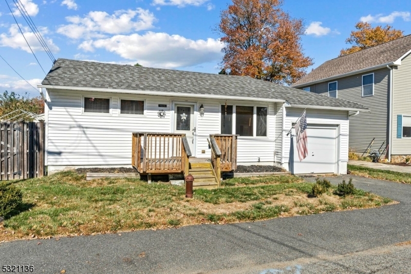 Property Photo:  7 Cypress Rd  NJ 07849 