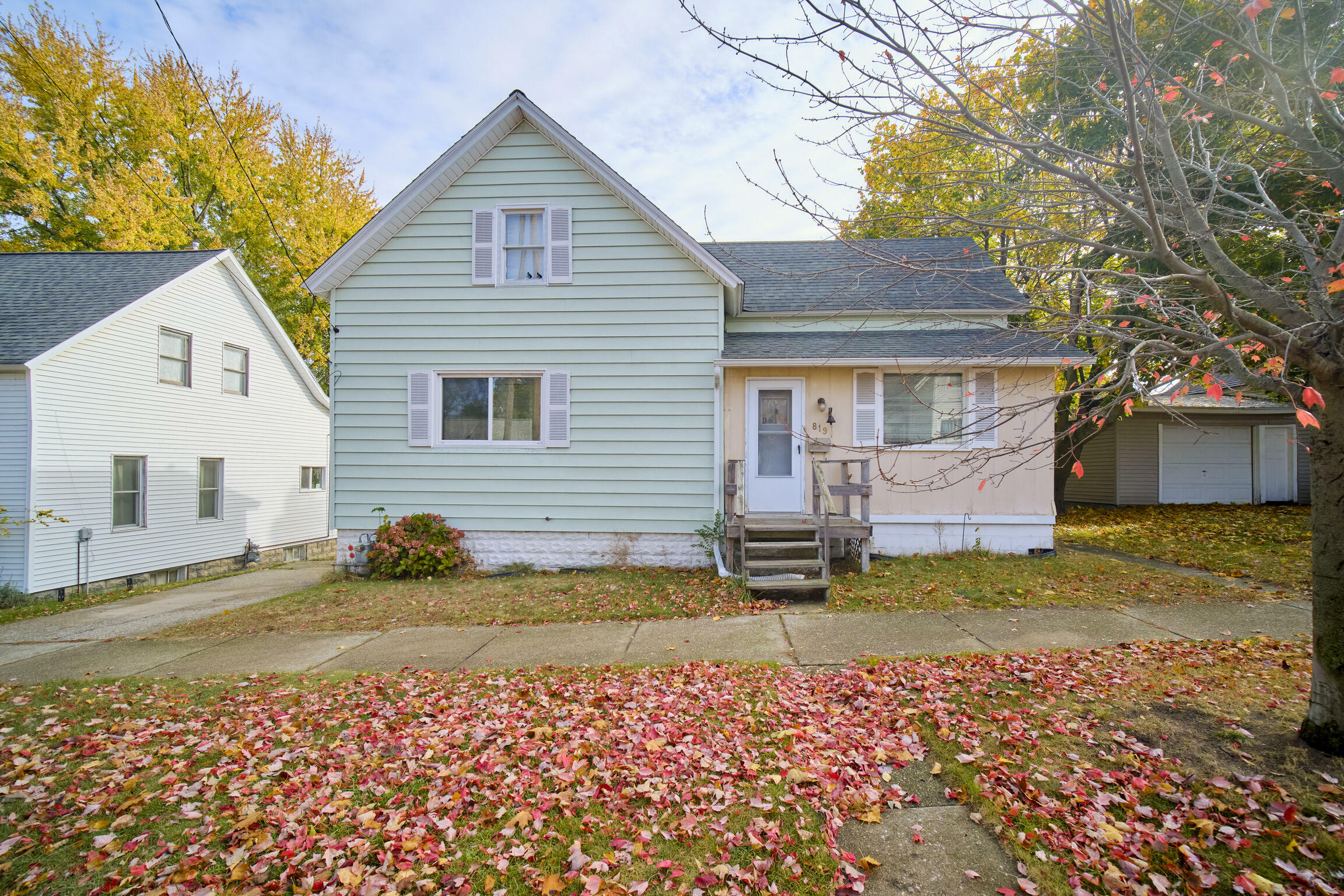 Property Photo:  819 Kosciusko Street  MI 49660 