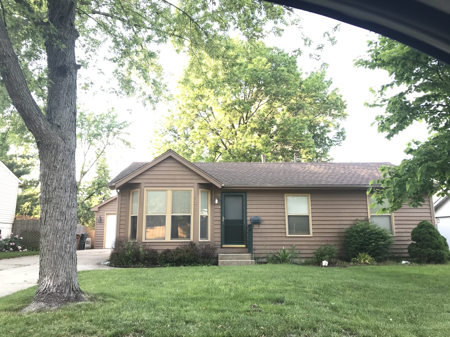 Property Photo:  276 Belden Avenue  IL 60139 