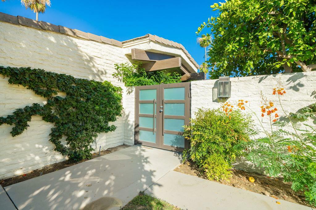 Property Photo:  44841 Desert Horizons Drive  CA 92210 