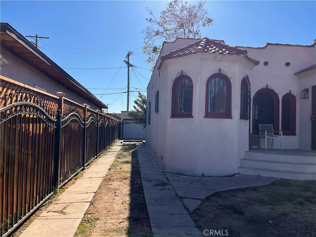 Property Photo:  716 W 105th Street  CA 90044 